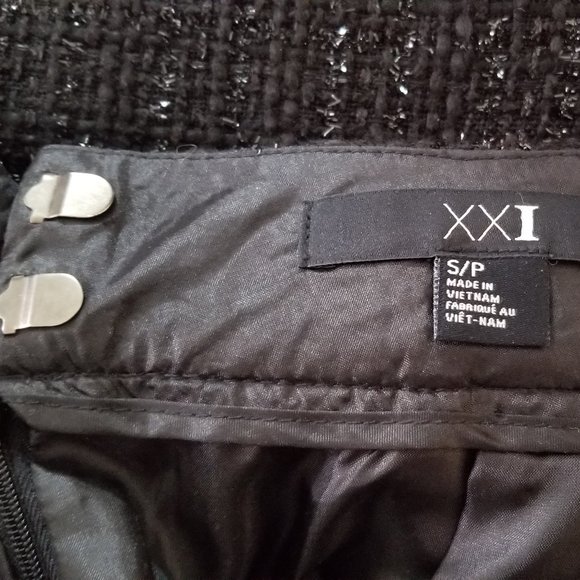 Sparkling black skirt - Picture 4 of 4